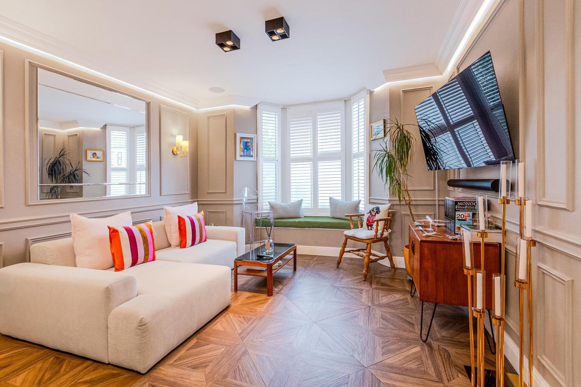 Stylish 2br Flat W Gardn In Wood Green, 2 Min Tube Londra